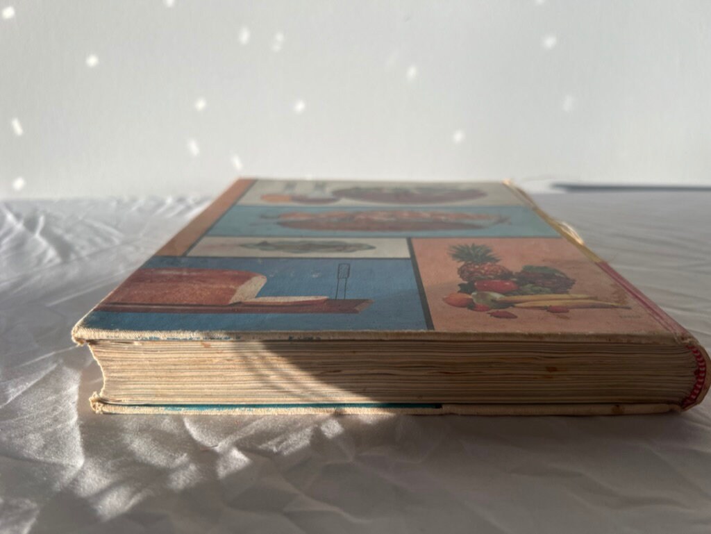 Vintage 1961 Betty Crocker New Picture Cookbook First Edition Second