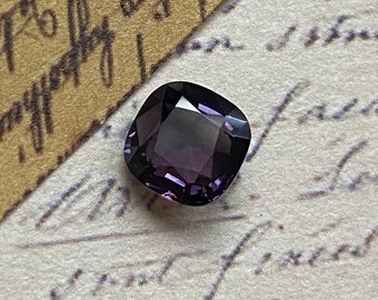 Spinello naturale viola bluastro, pulito VVS. Nessun trattamento, totale 1,30 carati. Spinello naturale sciolto, spinello estratto dalla terra per gioielli, collezione.