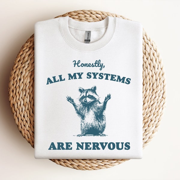 Honestamente, todos mis sistemas son camisa nerviosa Camisa gráfica divertida Camisa de mapache Camisa de dicho divertido Regalos divertidos mapache divertido gato callejero local