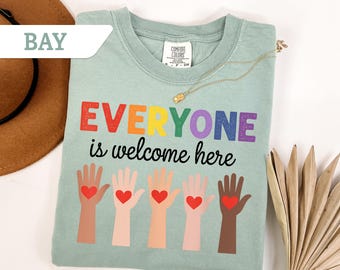 Camiseta Comfort Colors® para maestros de Idaho: "Todos son bienvenidos", Inclusión e igualdad, Protesta y resistencia, Idaho