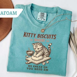 Comfort Colors® Cat Biscuit Shirt,Cute Kitty Biscuits Bakery Retro Tee, Funny Baking Gifts for Her, Cat Lover Baker Tshirt, Kitten T-Shirt
