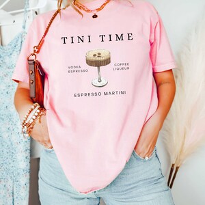Espresso Martini Sweatshirt, Tini Time, Espresso Shirt, Espresso Martinis, Espresso Martini Top, Martini Lover Gift, Martinis Sweatshirt bild 4