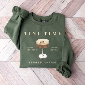 Espresso Martini Sweatshirt, Tini Time, Espresso Shirt, Espresso Martinis, Espresso Martini Top, Martini Lover Gift, Martinis Sweatshirt bild 5