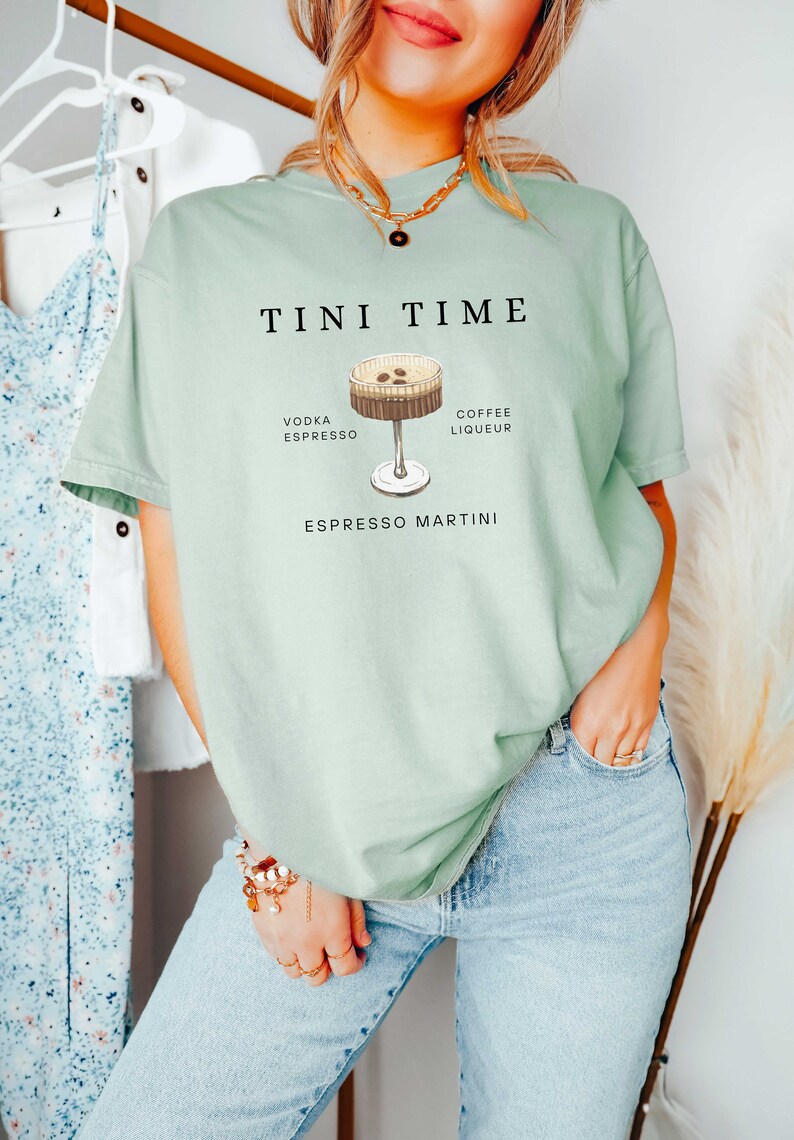Espresso Martini Sweatshirt, Tini Time, Espresso Shirt, Espresso Martinis, Espresso Martini Top, Martini Lover Gift, Martinis Sweatshirt bild 3