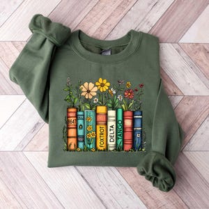 Chemise subtile anti-Trump, t-shirt anti-MAGA, t-shirt féministe démocrate, sweat-shirt protestation fleurs et livres, cadeau livre 8647, sweat-shirt fDT, résister image 4