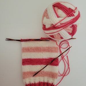 Self-striping Sockenwolle - Cupid - Auf Bestellung handgefärbt