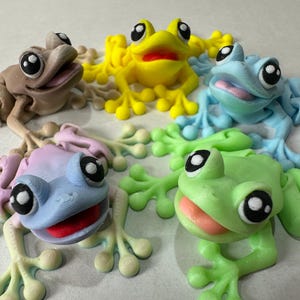 Sapo magnético articulado impresso em 3D: companheiro para a mesa ou geladeira