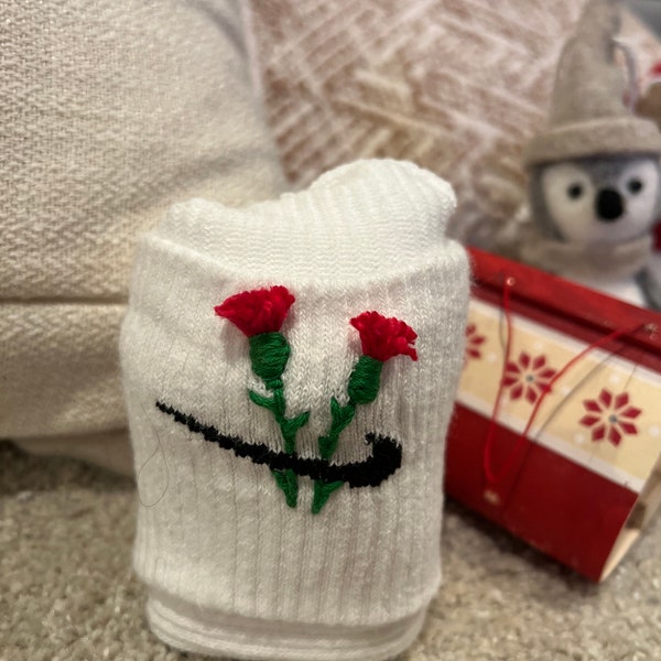 Nike embroidered socks carnations