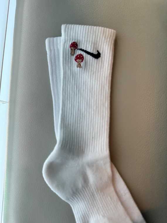 Calzini Nike con ricamo a fungo - Etsy Italia