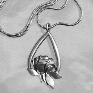 Collar antiguo conmemorativo de peltre con forma de lágrima, cadena colgante de plata esterlina vintage no es plata, collar de peltre con forma de lágrima, regalo para coleccionistas