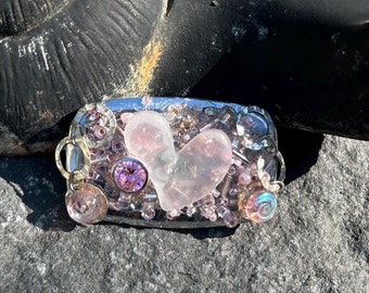 Vintage Pave Clear Pink Rhinestone Enamel Figural HELLO  display picture 1