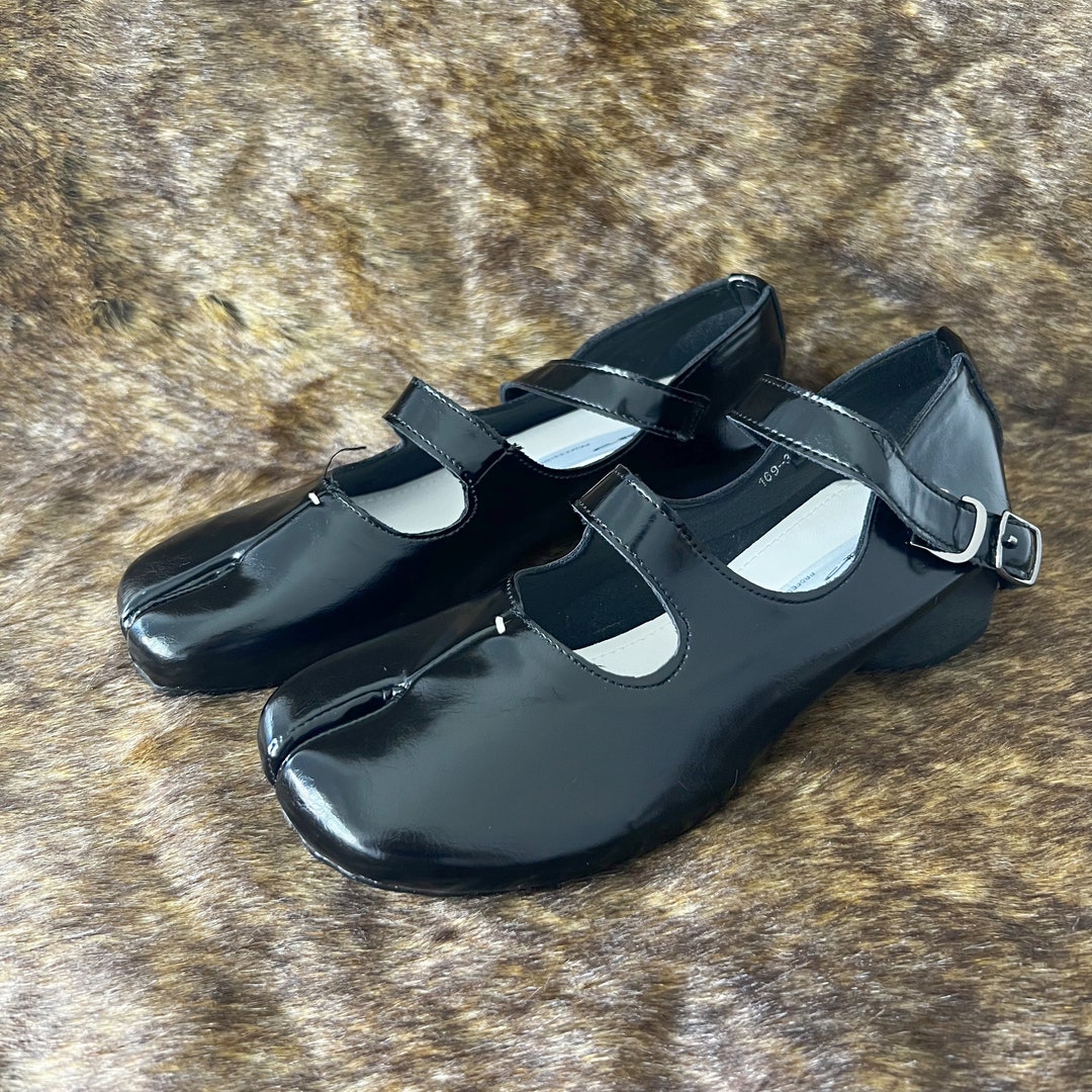 classic leather tabi shoes