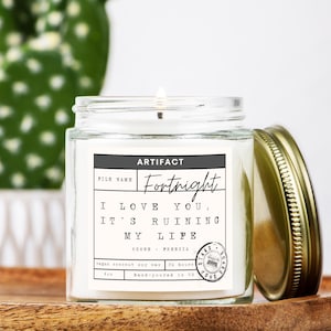 Swifty Fortnight Lyric Candle Geschenk TPD I Love You It&#39;s Ruining My Life Vegan Kokosnuss Soja Duftkerze