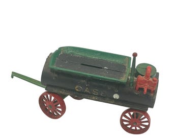 Salvadanaio a forma di locomotiva a vapore, riproduzione vintage, oggetto da collezione per la fattoria.