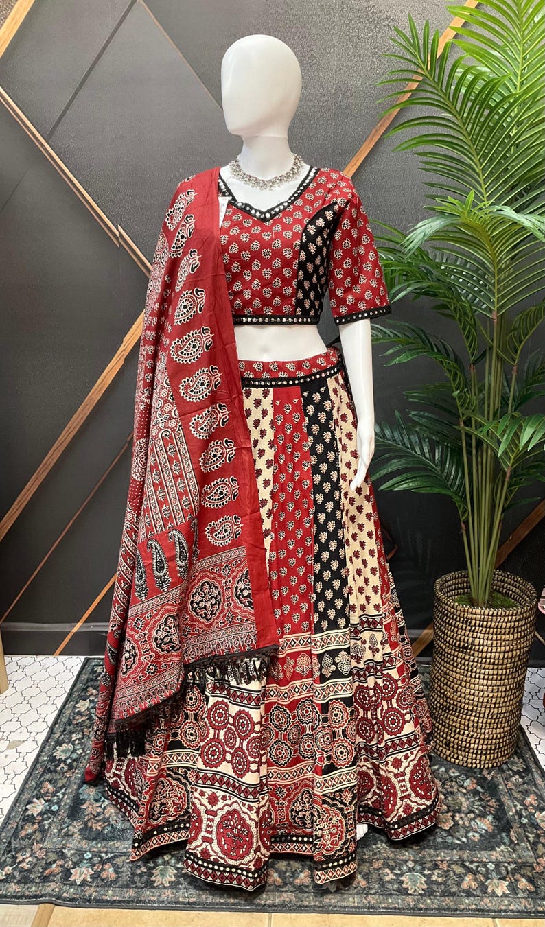 Garba Traditional Pure Khadi Cotton Navratri Chaniya Choli For Women's main image 1