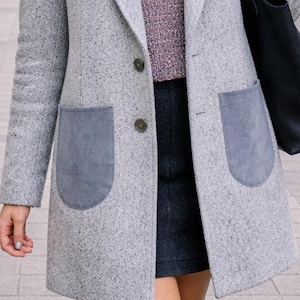 Puede incluir: Un juego de tres cuencos de cerámica anidados en tonos azules, verdes y blancos. Los cuencos presentan un esmalte moteado y un diseño sencillo y moderno. El cuenco más grande mide aproximadamente 15 cm de diámetro.