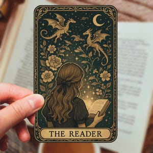 Der Leser Tarot Kartenaufkleber, Fantasy Reader Aufkleber, Bücherwurm Tarotkartenaufkleber, Buchliebhaber Tarotkarten Geschenk, Kindle Fantasy Reader Aufkleber