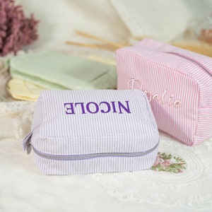 Personalized Seersucker Makeup Bag, Embroidered Cosmetic Bag, Monogram Toiletry Bag, Travel Cosmetic Pouch, Bridesmaid Gifts, Back to School zdjęcie 3