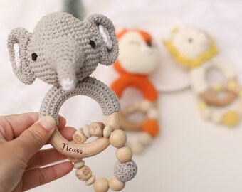 Crochet baby rattle with grip ring made of beech wood