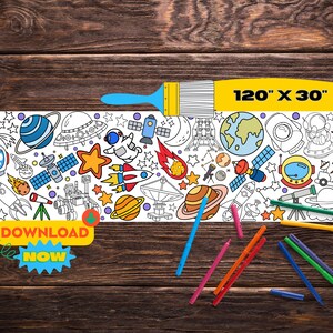 Peut inclure: Une page à colorier en noir et blanc avec un motif sur le thème de l'espace avec des planètes, des étoiles, des fusées, des astronautes et des satellites. La page mesure 305 cm sur 76 cm et comprend le texte "Télécharger maintenant".