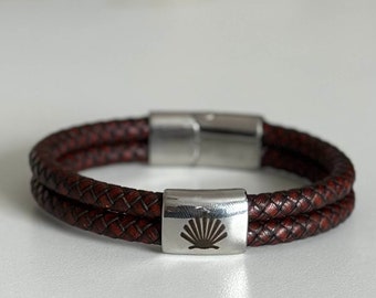 Camino Santiago de Compostela Bracelet | Dual Brown Leather cord | Rustic Pilgrim's Wristwear with traditional Scallop shell accent.