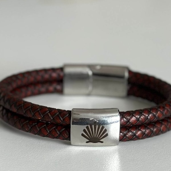 El camino Santiago de Compostela Bracelet | Dual Brown Leather cord | Rustic Pilgrim's Wristwear with traditional Scallop shell accent