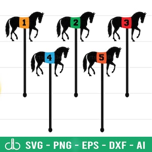 Puede incluir: Cinco figuras de caballos de silueta negra con los números del 1 al 5 en sus lomos. Los caballos están sobre postes negros, que están sobre un fondo blanco.