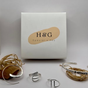 Dainty Bracelet, Gold Hand Chain, Unconditional Love HG302 imagen 3