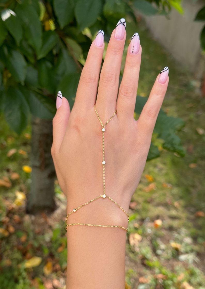 Dainty Bracelet, Gold Hand Chain, Unconditional Love HG303 Złoto