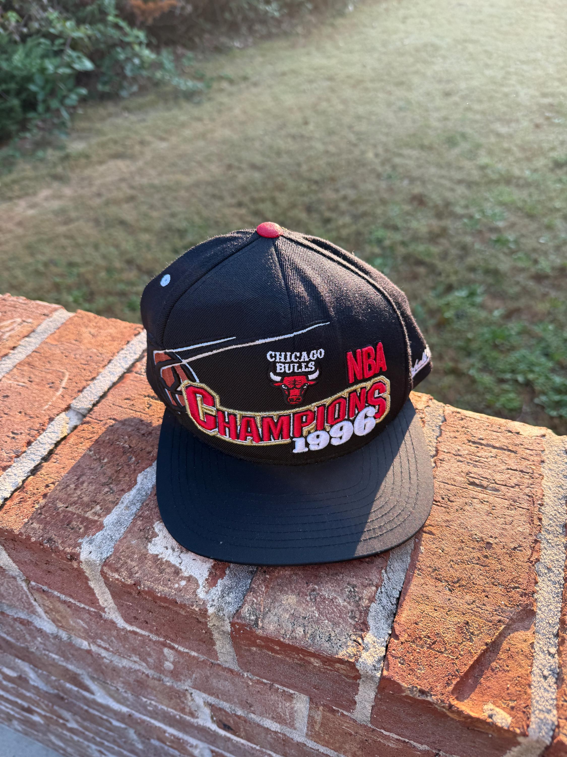 シカゴブルズNBAチャンピオンキャップ1996年CHICAGO BULLS s-l400.jpg