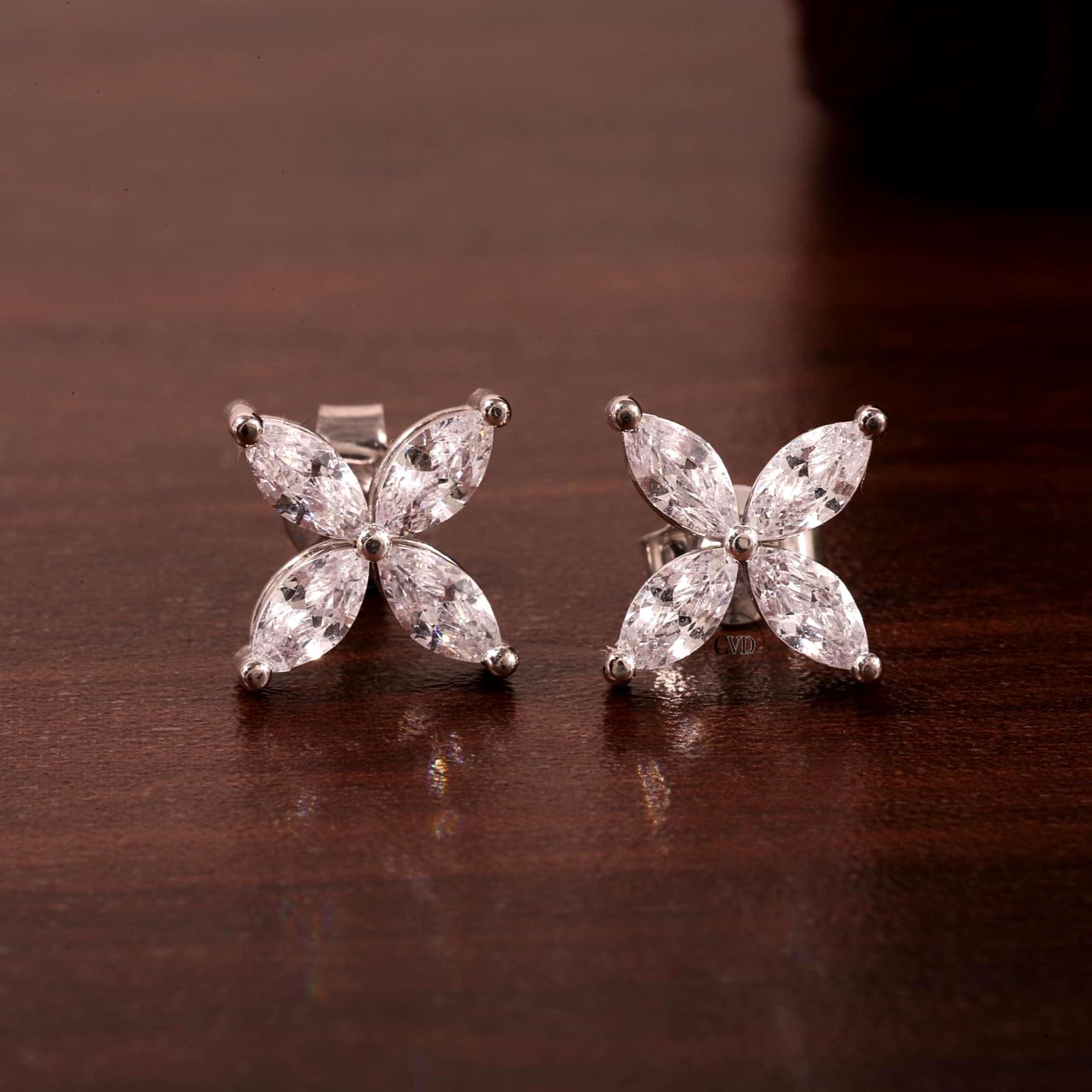 マーキススタッドピアス / マーキスカットダイヤモンドピアス / ミニマ