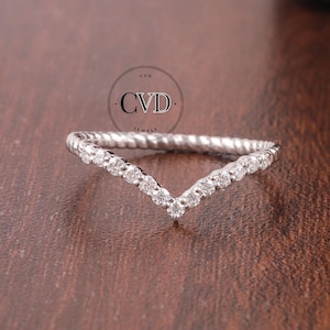 14k Gold minimal gebogener Ring, gebogener Massivgold Ehering, Damen V-Form Ring, zierliche gebogene passende Band, Geburtstagsgeschenk für die Frau