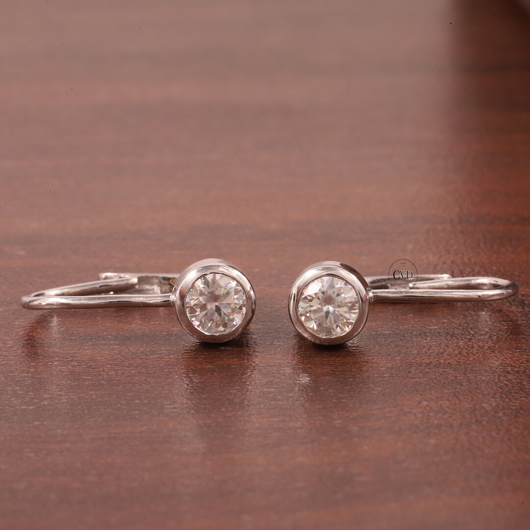 Round Moissanite Four-Prong Earrings 5.0mm For Women Daily Wearing