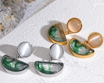 Vergulde opalen druppelvormige oorbellen met harsinleg - tweekleurig kleurstofontwerp - elegante gouden of zilveren afwerking