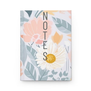 Carnet cartonné personnalisé fleurs pastel en acrylique pour les amateurs de lecture avec une finition mate élégante, reliure papier cartonné avec 150 pages lignées