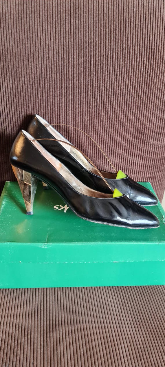 Vintage Bruno Magli Made in Italy Black Leather Court Shoes  display picture 2