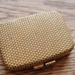 Borsa da trucco compatta Revlon Geometric Gold, vintage anni &#39;60, da collezione/oggetto di scena