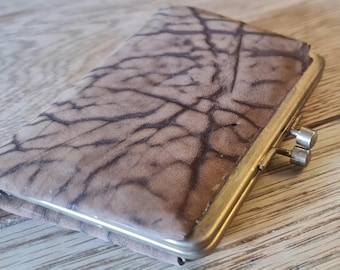 Porte-monnaie vintage en cuir marron avec fermoir Kiss