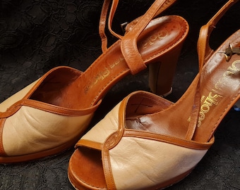 Vintage 1970s 2 tone heeled peep toe  sandals