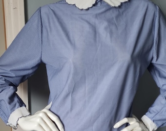 Vintage blauw-witte blouse met geschulpte manchetten en kraag a/f