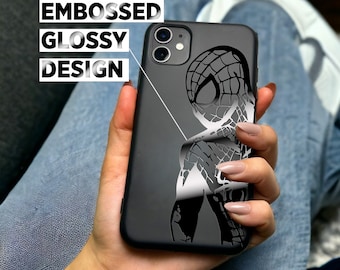 Funda de superhéroe para iPhone: silicona negra, diseño brillante en relieve
