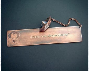 Lesezeichen ""IT"" für Stephen King Fans, personalisiertes Horror Lesezeichen, literarisch inspiriertes Andenken, cleveres Geschenk für Liebhaber von Horrorromanen, Bücherwurm."