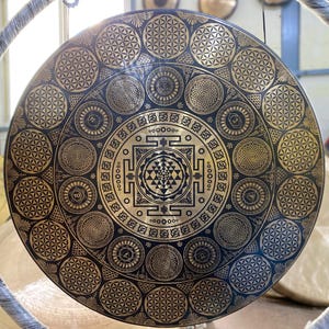 70 cm Handmade Sacred geometry gongs – Swastik Art Temple Bells for Sound Therapy, Meditation & Healing Sessions - Gong with Mallet