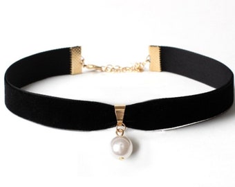 Vintage Pearl Choker: Short Black Velvet Collar Necklace