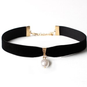 Vintage Pearl Choker: Short Black Velvet Collar Necklace image 1