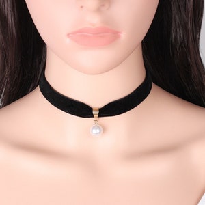 Vintage Pearl Choker: Short Black Velvet Collar Necklace image 2