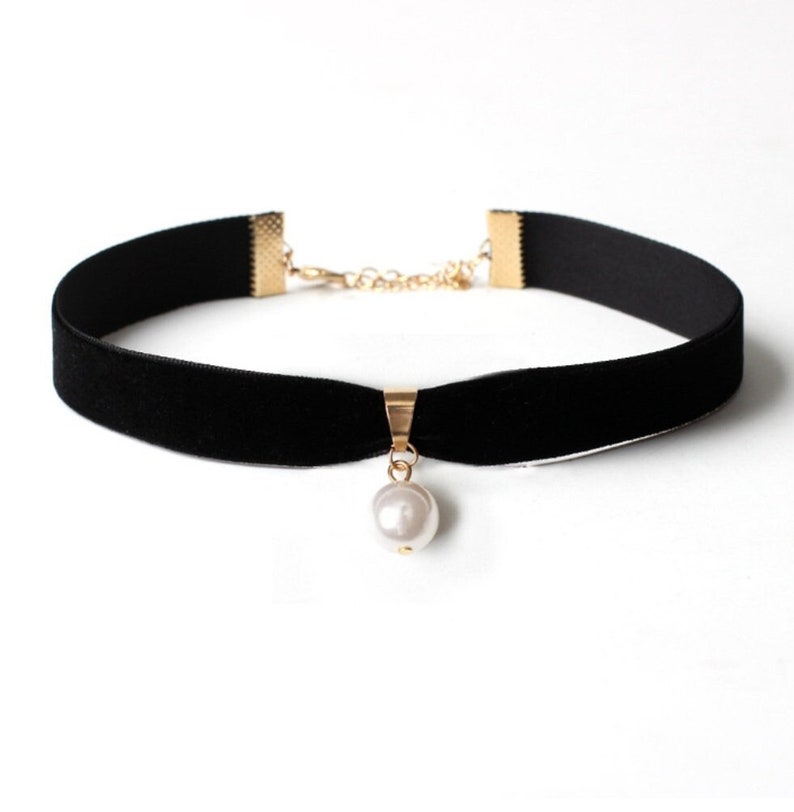 Vintage Pearl Choker: Short Black Velvet Collar Necklace image 1