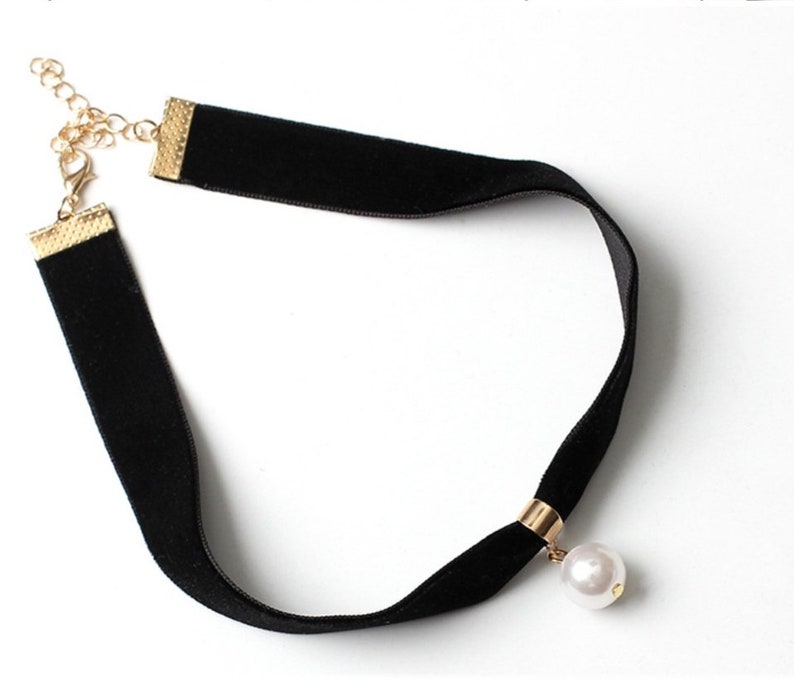 Vintage Pearl Choker: Short Black Velvet Collar Necklace image 4