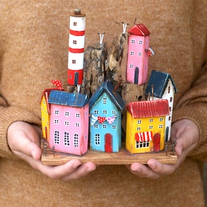 灯台のある手作りの流木海岸村：海のビーチ装飾