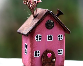 Driftwood Miniature House: Rustic Wooden Cottage Ornament, Mini wood Vase